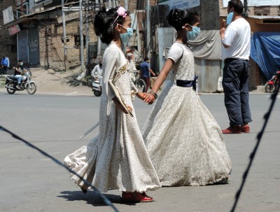 COVID-19: Certain roads closed in Srinagar to restrict spike in cases