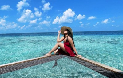 Sonakshi Sinha posts yet another stunning picture from Maldives 