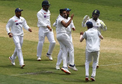 India take 131 runs lead against Australia, bowlers pick up two early wickets 