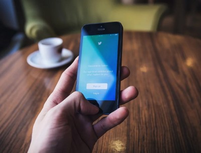 Twitter says investigating massive outage, tens of thousands of users report complaints