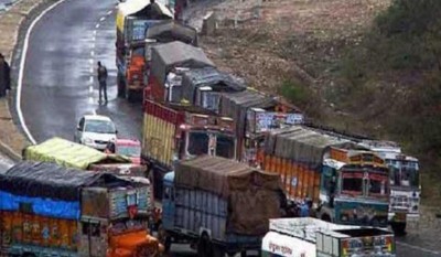 Kashmir: Traffic again suspended on highway due to fresh landslides