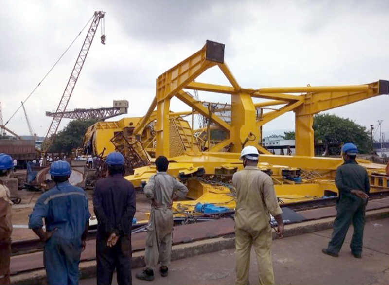 Crane collapses at Hindustan Shipyard Limited in Visakhapatnam