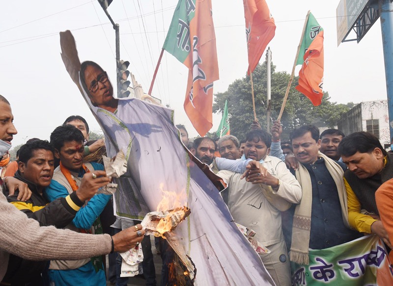BJP activists burn effigy of Mamata Banerjee in Patna