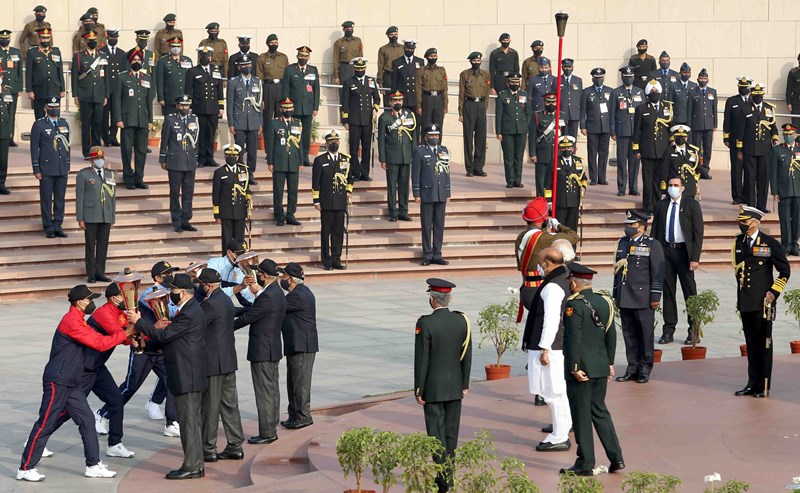 Soldiers carrying victory flames, lit-up by PM Modi, marking the beginning of Golden Jubilee of India's victory over Pakistan in Indo-Pak War