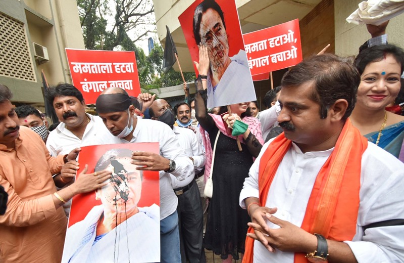 BJP MLA Captain Tamil Selvan protest in Mumbai against attack on party President J P Nadda's convoy in West Bengal