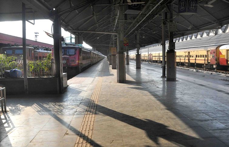 Deserted road in Kolkata during COVID-19 outbreak 