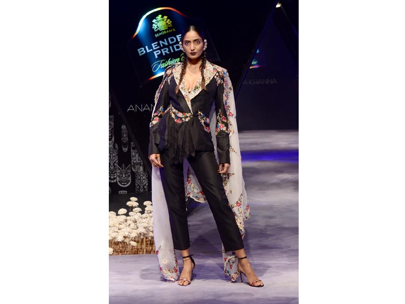 Arjun Kapoor, Janhvi Kapoor scorch ramp at Blenders Pride Fashion Tour