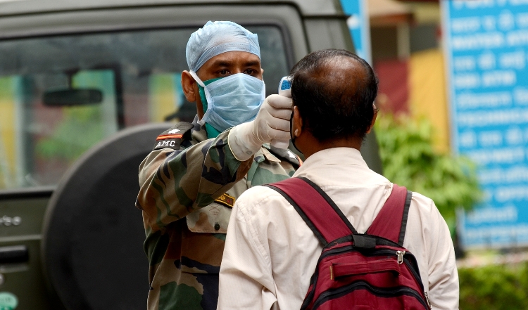 IAF pays tribute to corona warriors 