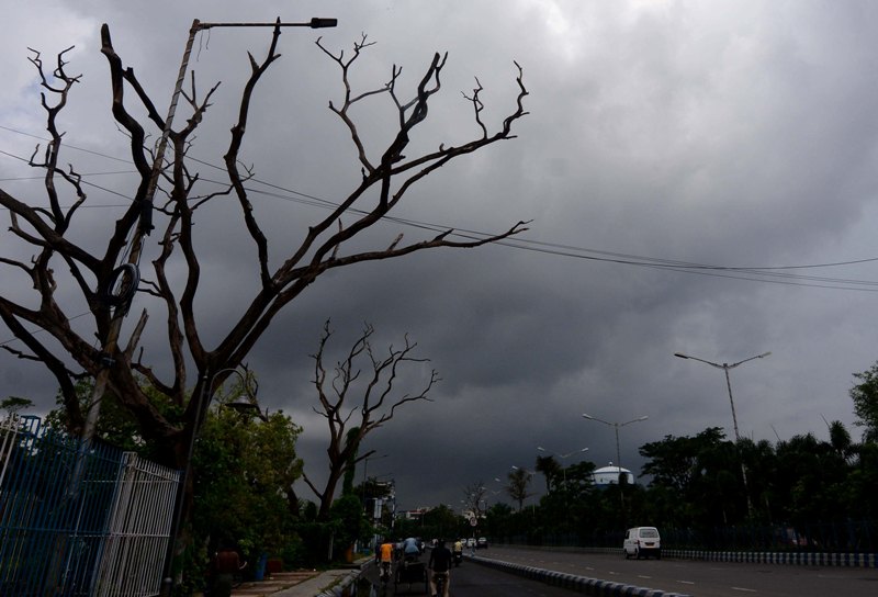 Dark cloud covers Kolkata