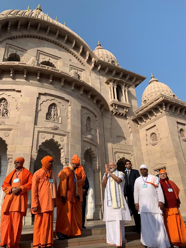 PM Modi pays tribute to Swami Vivekanada at Kolkata's Belur Math
