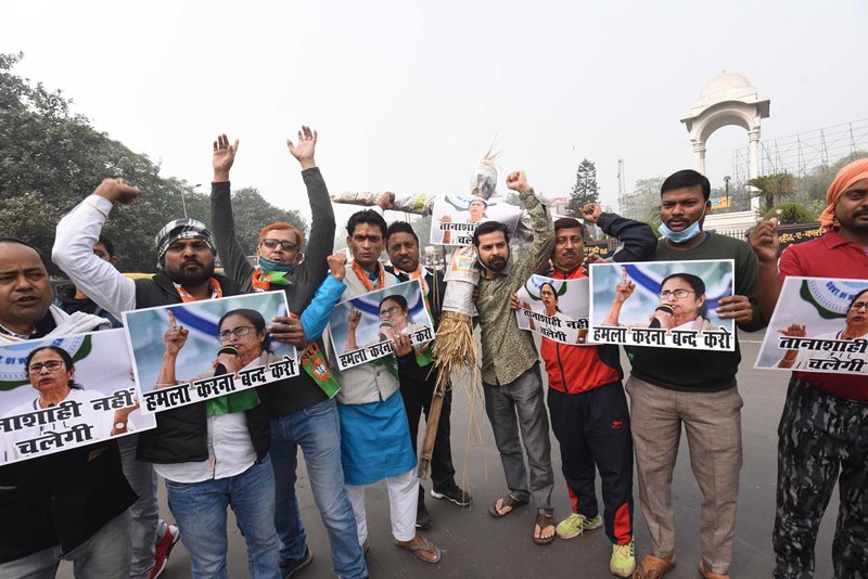BJP activists burn effigy of Mamata Banerjee in Patna