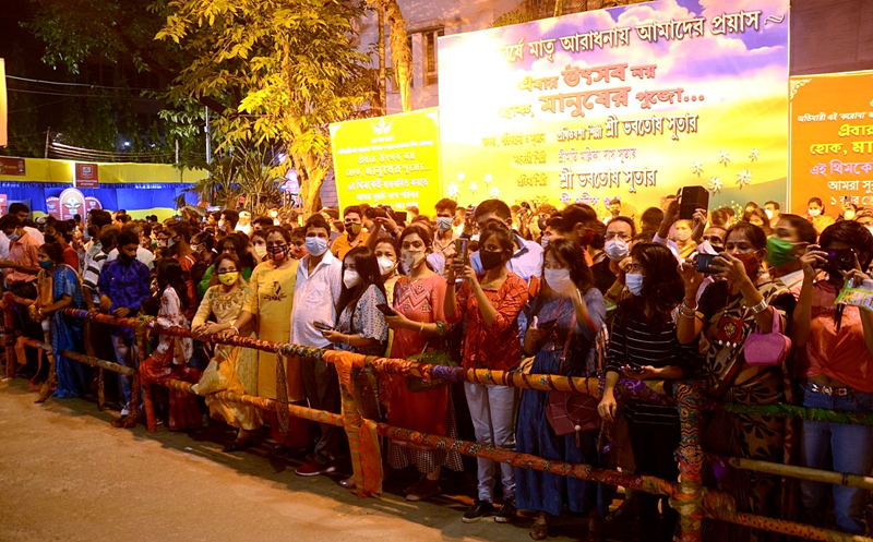 Glimpses of the last day of Durga Puja in Kolkata