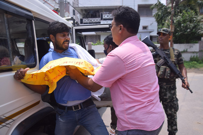 Police taking Jan Adhikar Party activists into custody in Patna as they demonstrate against Bihar flood situation