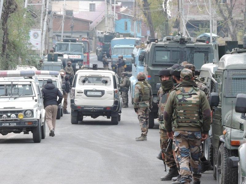 Jammu and Kashmir: Security forces ready to proceed at the encounter site