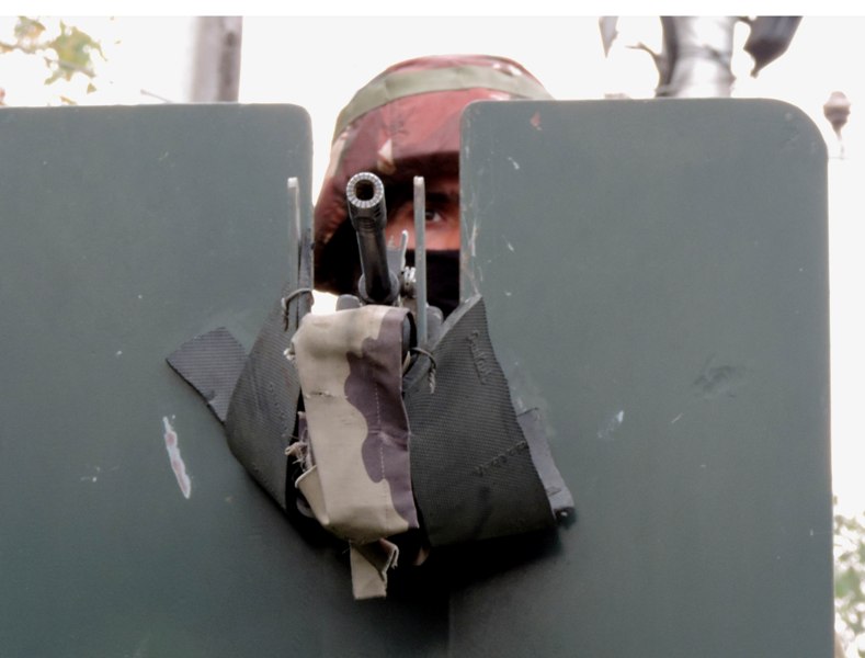 Jammu and Kashmir: Security forces ready to proceed at the encounter site