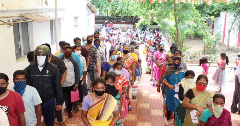 Secundrabad: Large number of men and women standing in queue at Post Office for opening of Zero Balance Post Office Account