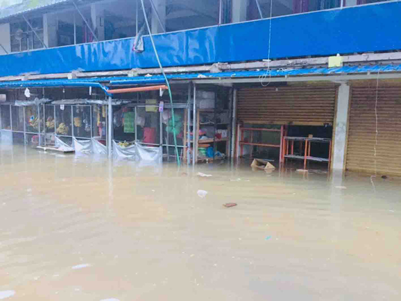 A view of water logged Kayyur Alinkeezhil Bhagavathi temple