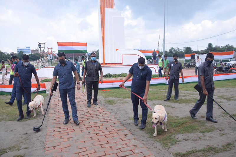 I-Day eve: Security personnel checking the Gandhi Maidan