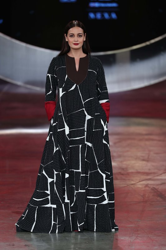 Lakme Fashion Week: Dia Mirza sets stage on fire