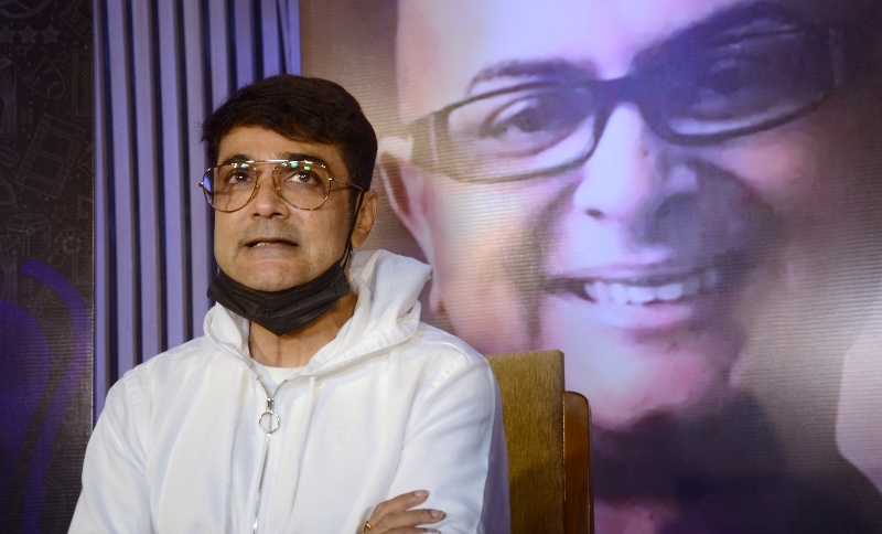 Prosenjit Chatterjee joins celebration of late Rituparno Ghosh's 58th birth anniversary