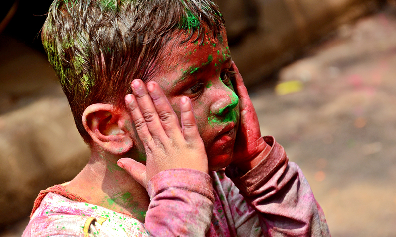Kolkata soaks into Holi celebrations amid fears of coronavirus