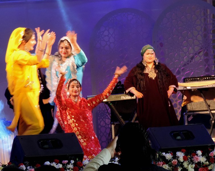 JK Governor inaugurates tulip festival in Srinagar