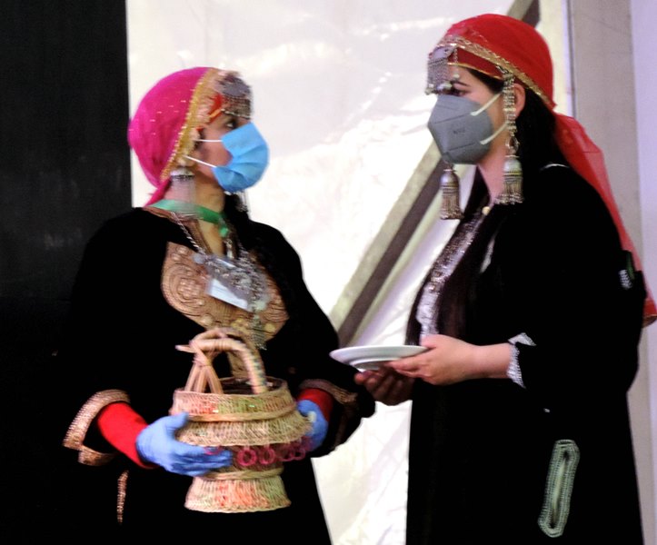 JK Governor inaugurates tulip festival in Srinagar