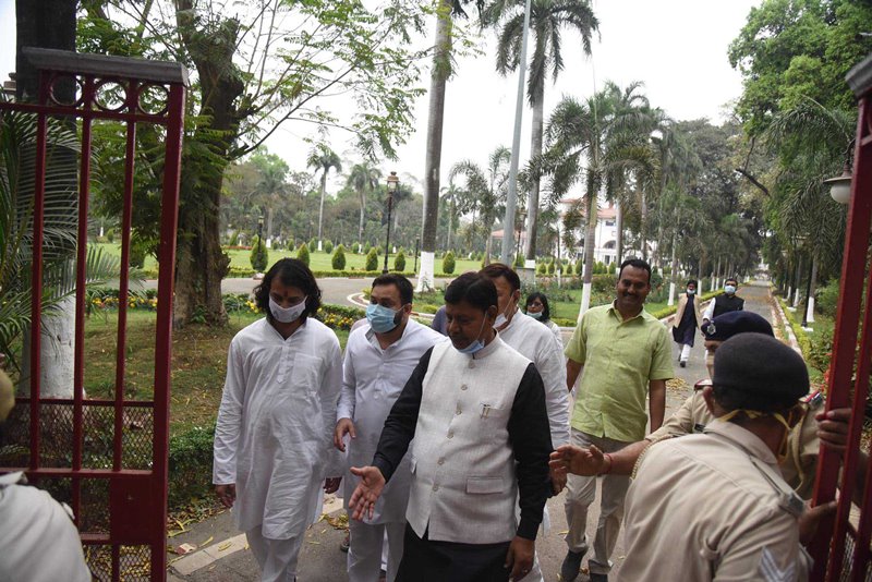 Bihar opposition leaders meet Governor