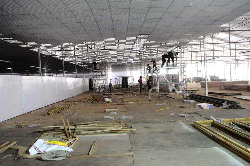 New Delhi: Workers constructing temporary COVID-19 care centre