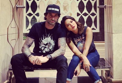 Daniel Webber presents diamond jewellery to Sunny Leone on 10th marriage anniversary 