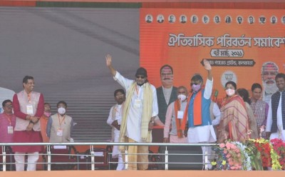 Mithun Chakraborty joins BJP in Kolkata's Brigade Parade Ground ahead of Modi show