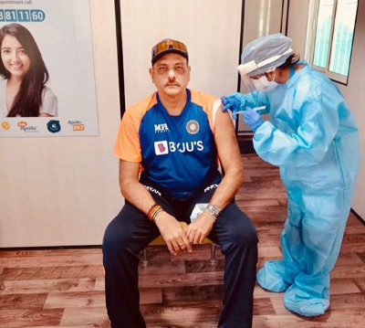 Indian coach Ravi Shastri takes COVID-19 vaccine 