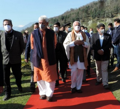 JK Governor inaugurates tulip festival in Srinagar