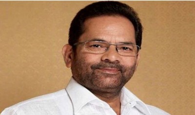 Naqvi announces Haj 2022 with focus on 'vocal for local'