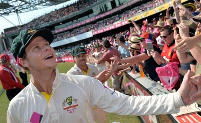 Steve Smith tries to 'remove' Pant's batting guard, Virender Sehwag slams him with funny tweet