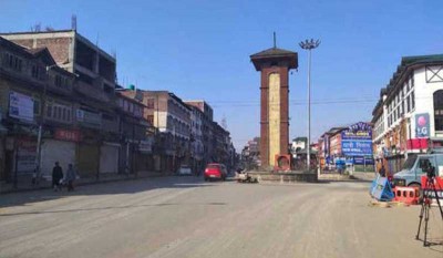 Policeman among two injured in militant firing in Srinagar