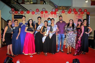 Dishani Roy of south Kolkata adjudged winner of Ya Devi, 2021 at Acropolis Mall pageant