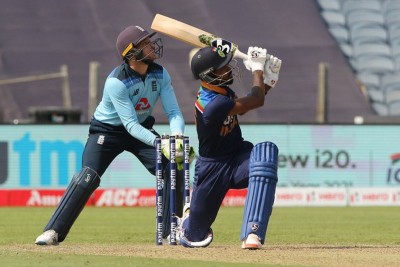 Indian batsmen post 329 against England in 3rd ODI, Pant top scores with 78