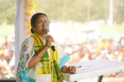 I will not give up even an inch of land as long as my breathing lasts : Mamata Banerjee