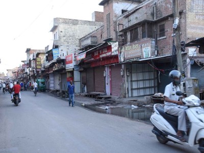 Maharashtra police enforce inter-district travel ban
