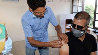 Kashmir CS lauds districts on achieving 100% vaccination coverage with first dose