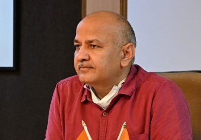 Delhi: Sisodia slams Centre for vaccine distribution system over shortage