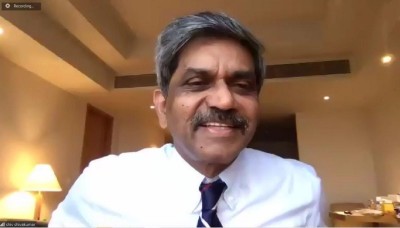 Brand expert Shiv Shivakumar advices IIM-C students how to ace career dilemmas