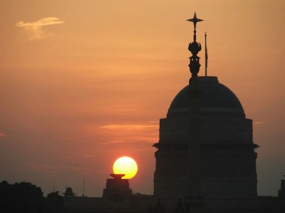 Delhi sees dip in Covid cases: 992 test positive