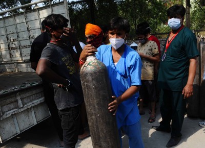 Relatives of COVID-19 patients waiting to get oxygen cylinder refilled
