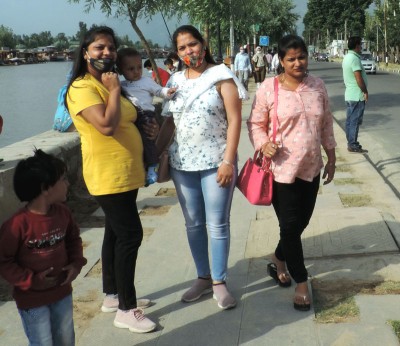 India registers 42,640 COVID-19 cases in past 24 hours, daily count drops below 50,000 mark for first time in 3 months 