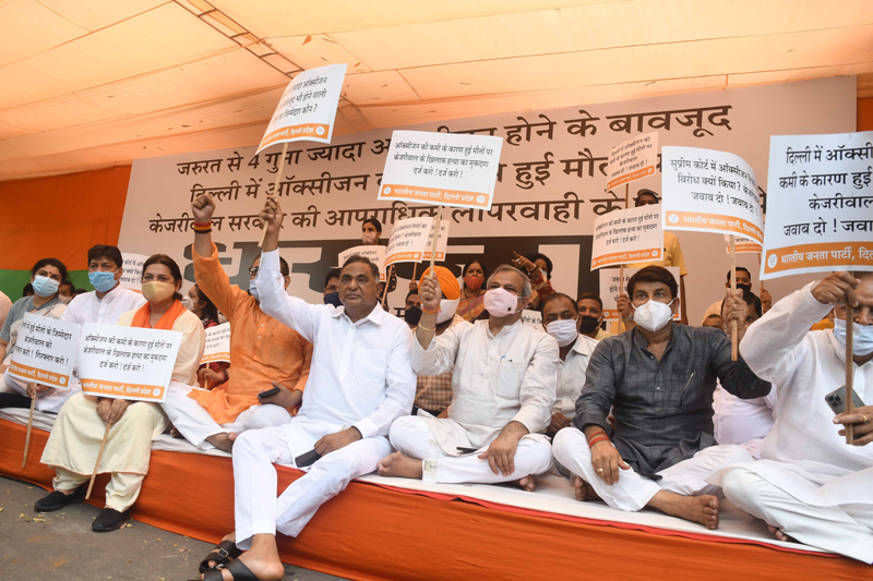 Delhi BJP President Adesh Gupta sitting on dharna