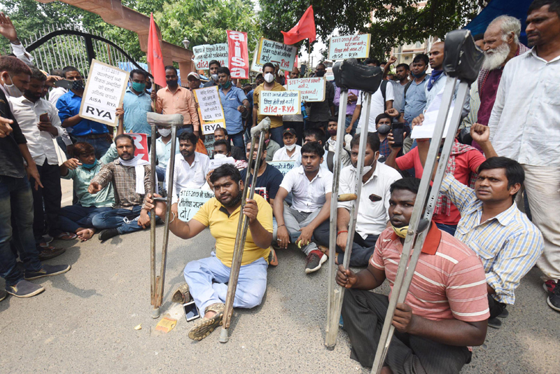 AISA activists and CPI-ML MLAs on dharna outside Bihar School Examination Board office
