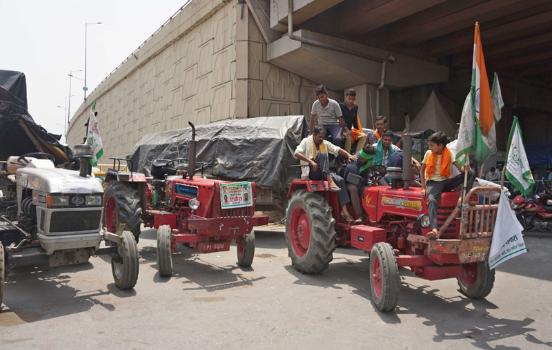 Ghaziabad: Farmers arriving at dharna site