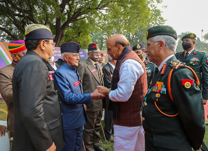 Rajnath Singh addressing gathering after interacting with Indian war veterans in Delhi